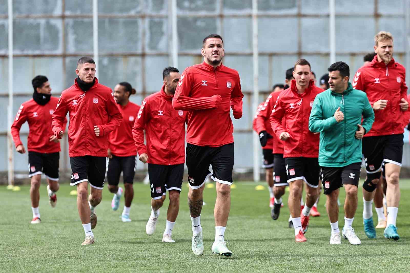Sivasspor, Fenerbahçe Maçı İçin Hazırlıklarını Sürdürüyor