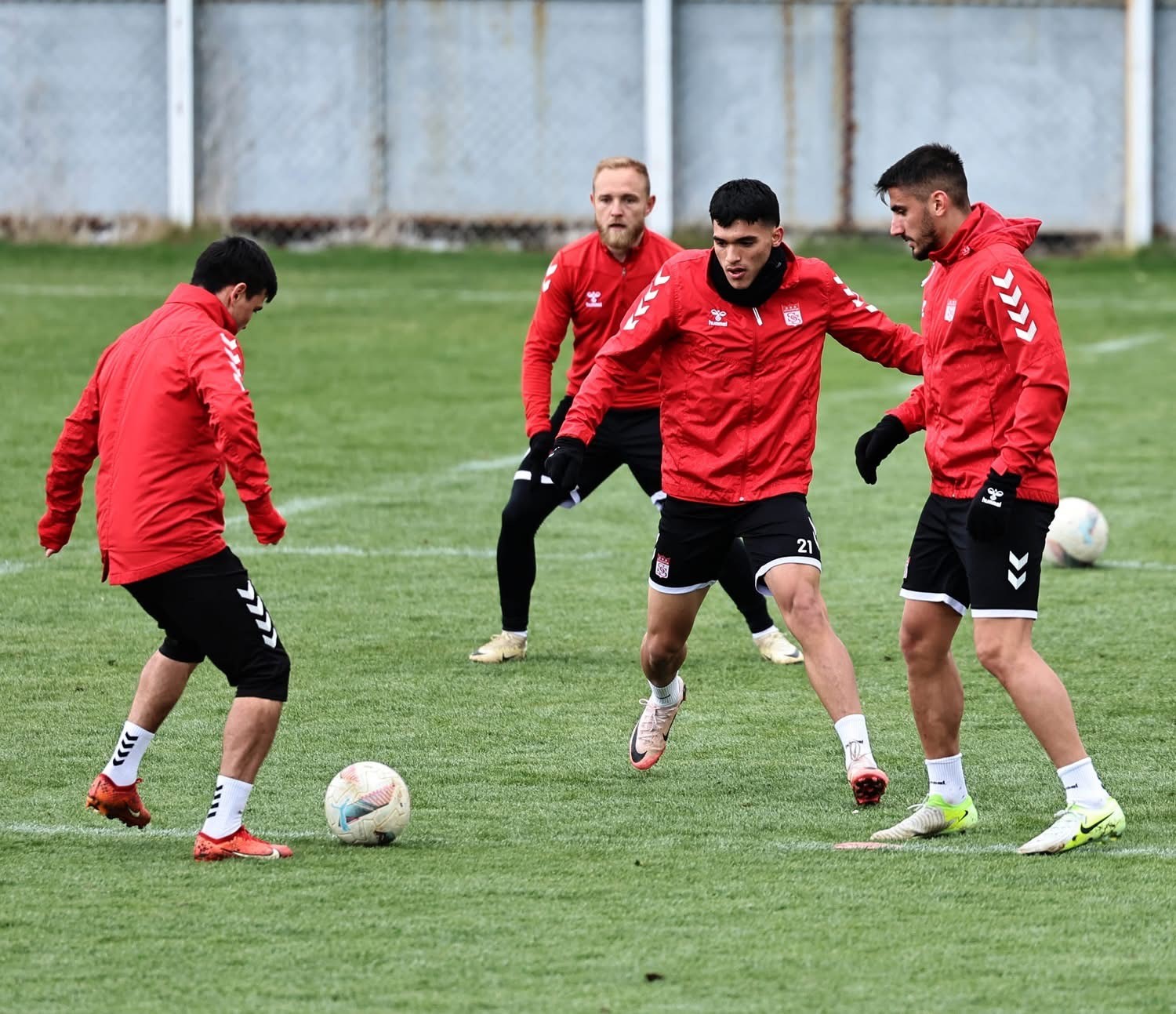 Sivasspor, Trendyol Süper Lig’de Fenerbahçe ile Karşılaşmaya Hazır