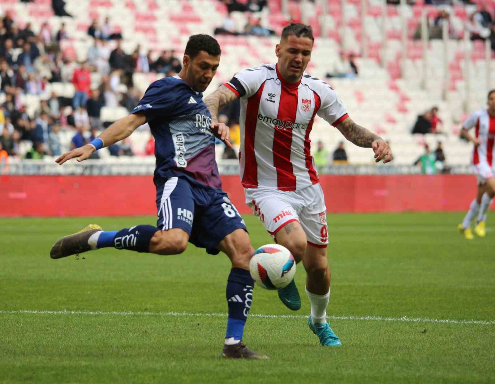 Sivasspor ve Antalyaspor Arasındaki Mücadele Golsüz Eşitlikle Sonuçlandı