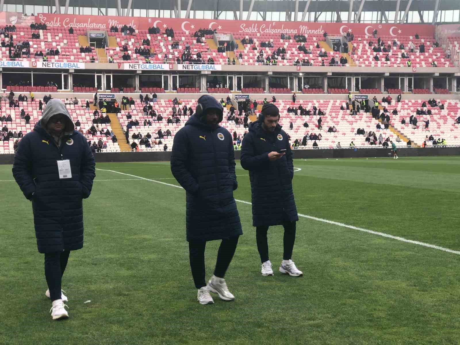 Sivasspor ve Fenerbahçe Maçı Öncesi Zemin Kontrolü