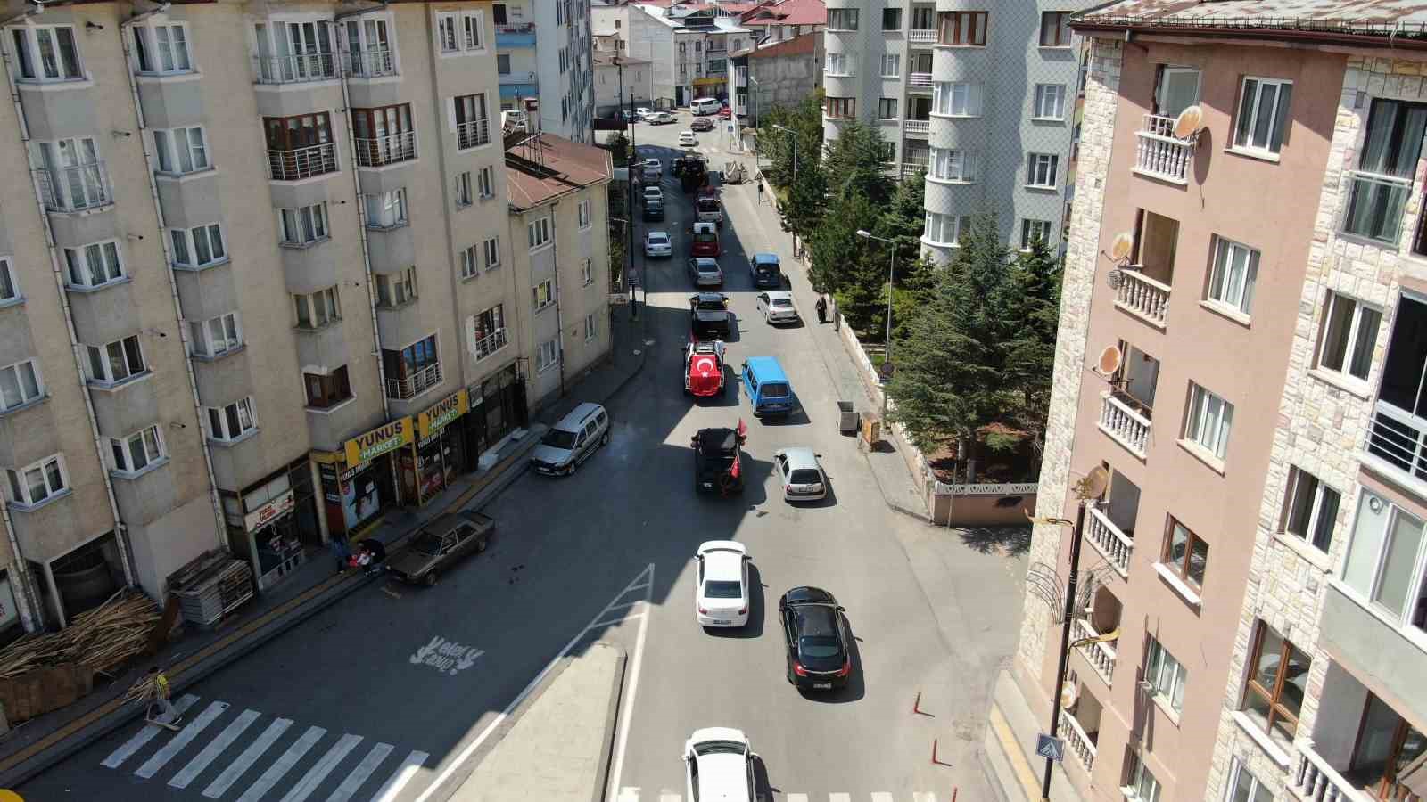 Sivas’ta 23 Nisan Coşkusu: Renkli Araç Konvoyu ile Unutulmaz Kutlama