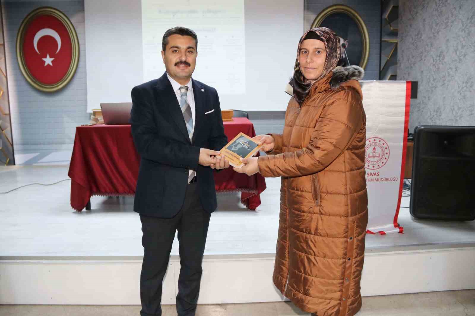 Sivas’ta Ebeveynler İçin Maarif Modeli Kursları Devam Ediyor