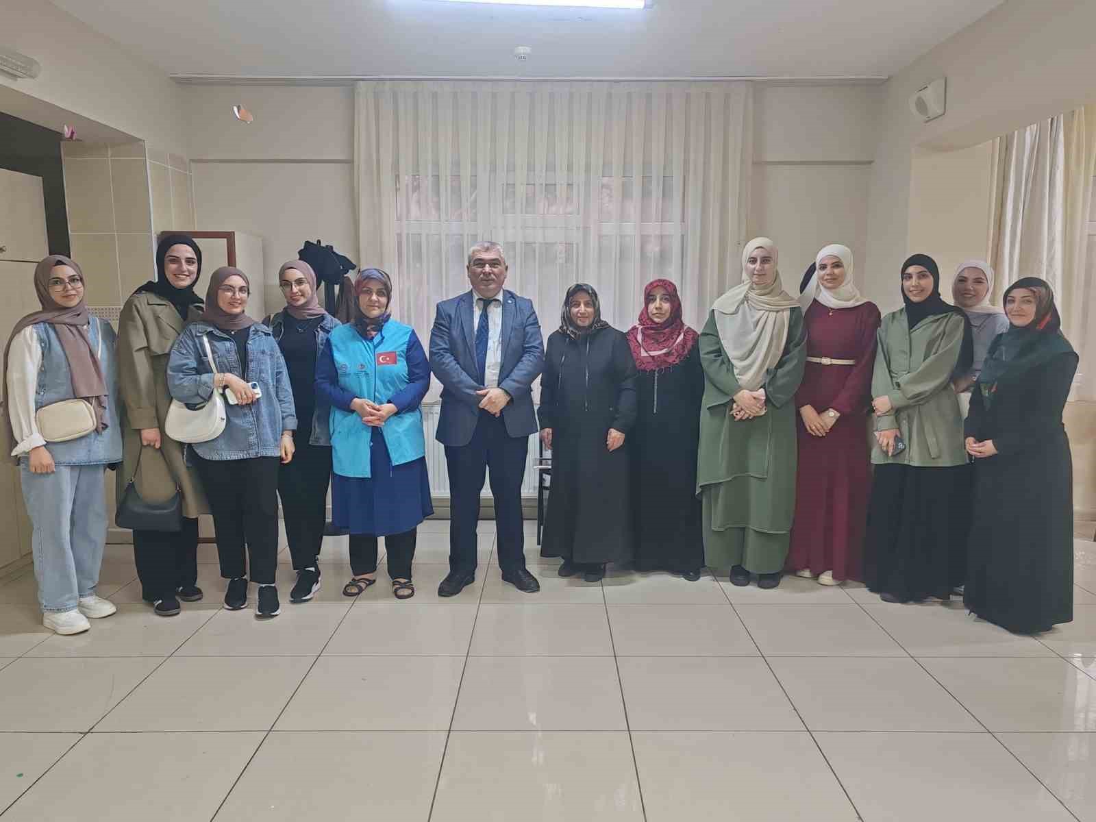 Sivas’ta Filistinli Öğrencilere Destek: İyilik Sofrası Etkinliği Düzenlendi