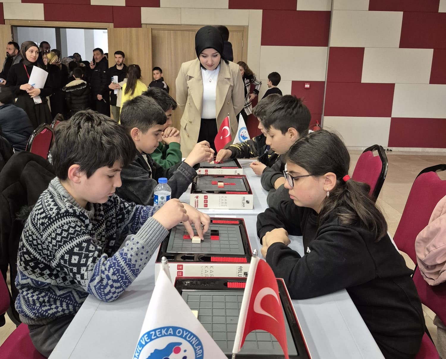Sivas’ta Genç Zihinler Akıl ve Zekâ Oyunları Turnuvası’nda Yarıştı