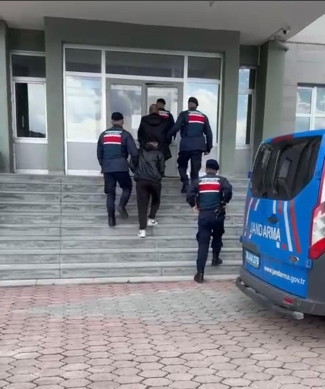 Sivas’ta Göçmen Kaçakçılığı Operasyonu: 3 Kişi Tutuklandı