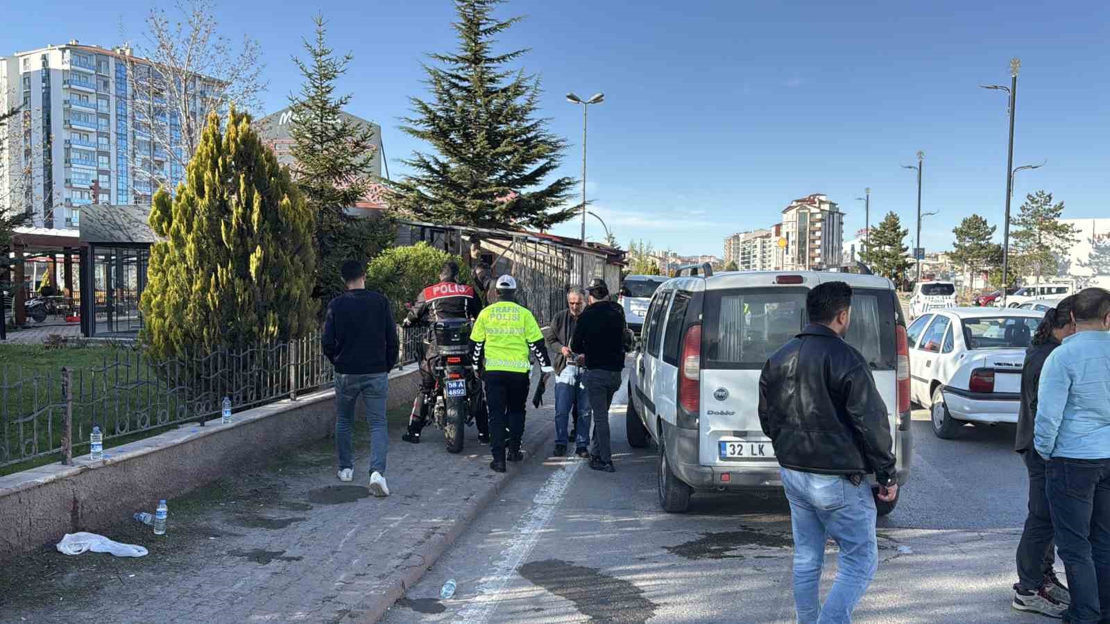 Sivas’ta Görev Başındaki Polisler Kazaya Karıştı