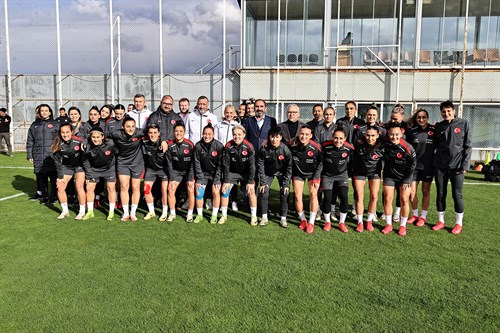 Sivas’ta Millî Heyecan: Kadın A Millî Futbol Takımı, Slovenya Maçı İçin Hazırlıklara Başladı