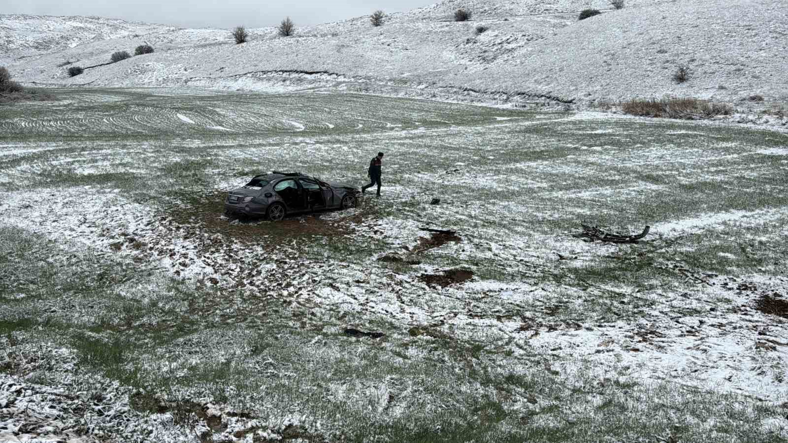 Sivas’ta Nişan Yolunda Kaza: 3 Yaralı, 2’si Ağır