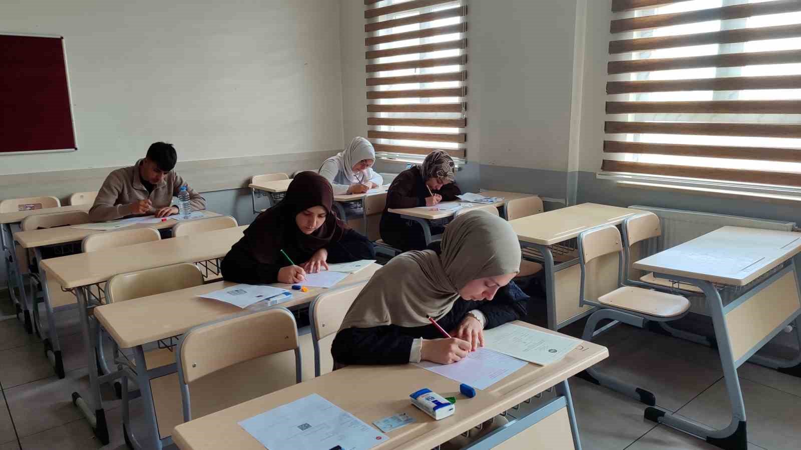 Sivas’ta Öğrencilere Yönelik Umre Ödüllü Bilgi Yarışması Büyük İlgi Gördü