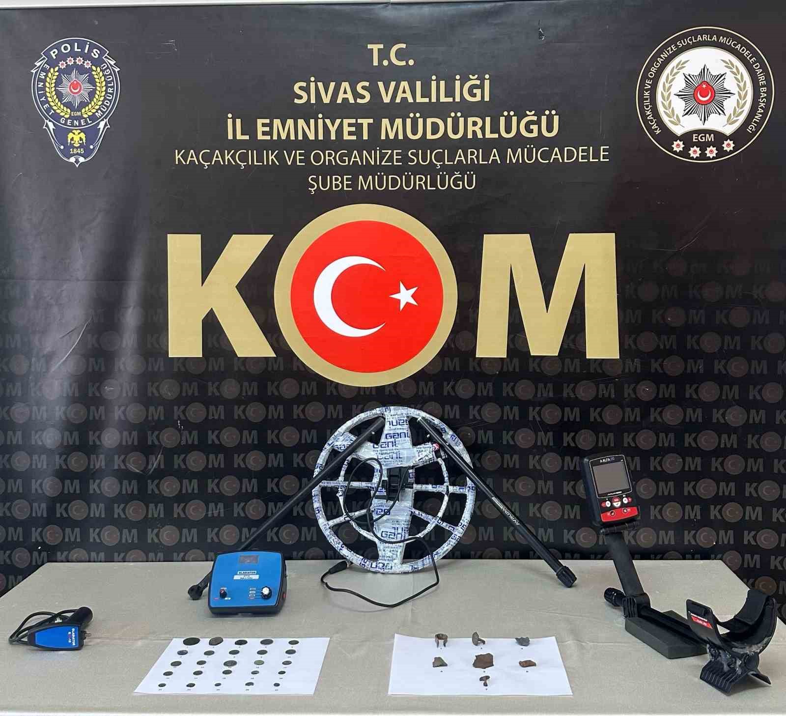 Sivas’ta Tarihi Eser Kaçakçılığı Operasyonu: Çok Sayıda Eser Ele Geçirildi