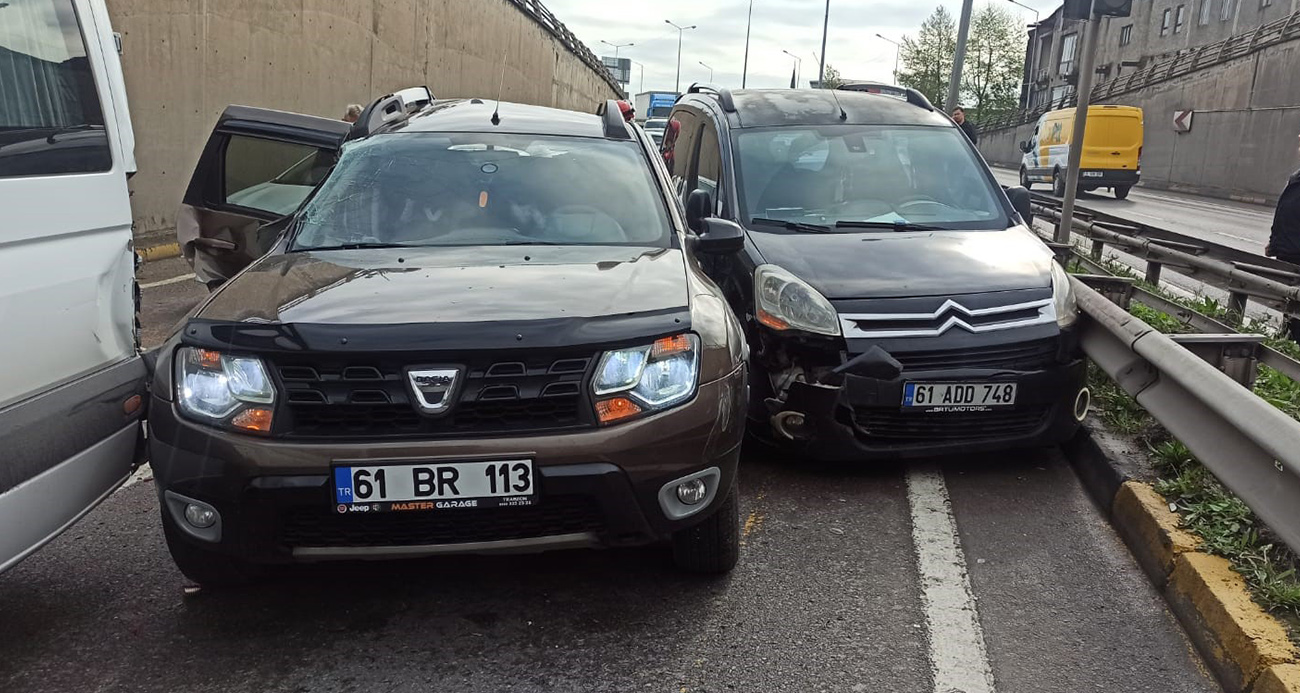 Trabzon’da Zincirleme Trafik Kazası: 12 Yaralı, 25 Araç Hasar Gördü