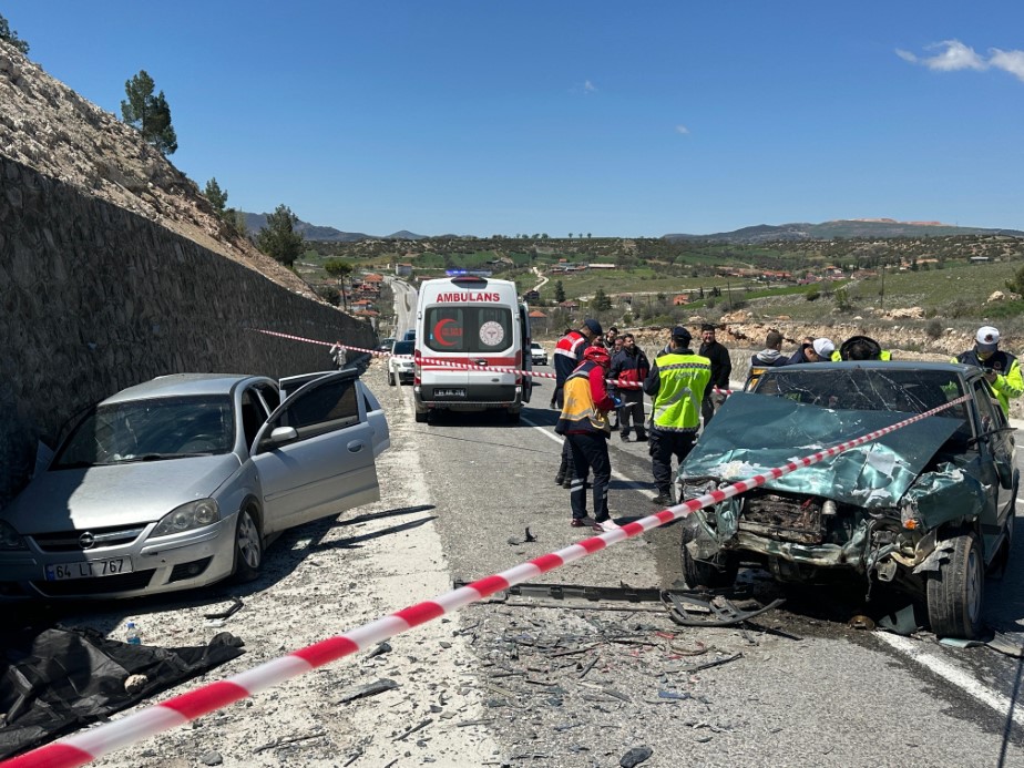 Uşak’ta Trajik Trafik Kazası: Bir Çift Hayatını Kaybetti, Üç Kişi Yaralandı