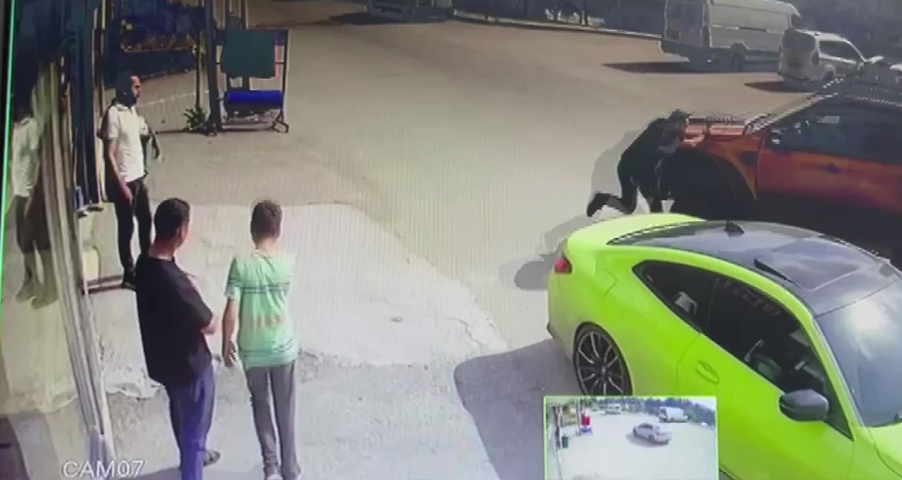 Adana’da Şaka Kazaya Dönüşü: Kamyonet Çarpışmasıyla Ayağı Kırılan Kişi, Telefon Görüşmesine Devam Etti