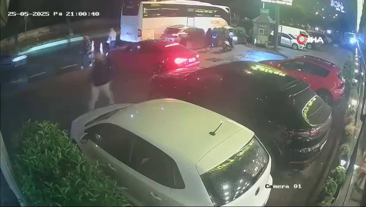 Başakşehir’de Yürekleri Ağıza Getiren Kaza: Otobüs ve Otomobil Çarpıştı