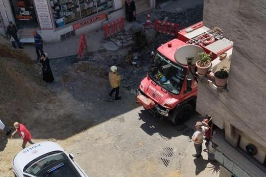 Bayrampaşa’da Kanalizasyon Çalışması Sırasında Meydana Gelen Göçükte İşçi Toprak Altında Kaldı