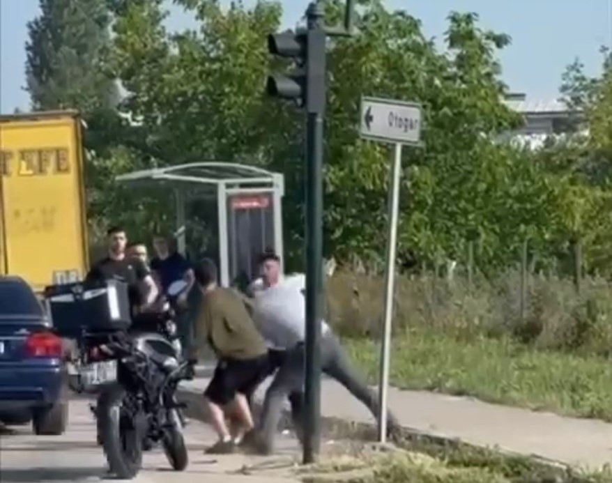 Bursa’da Trafikte Yumruklar Konuştu: Ana Yol Kavgaya Sahne Oldu