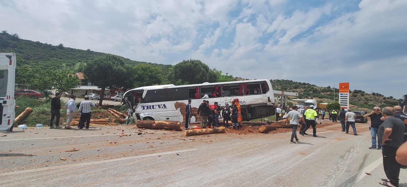 Çanakkale’de Feci Trafik Kazası: 6 Ölüm