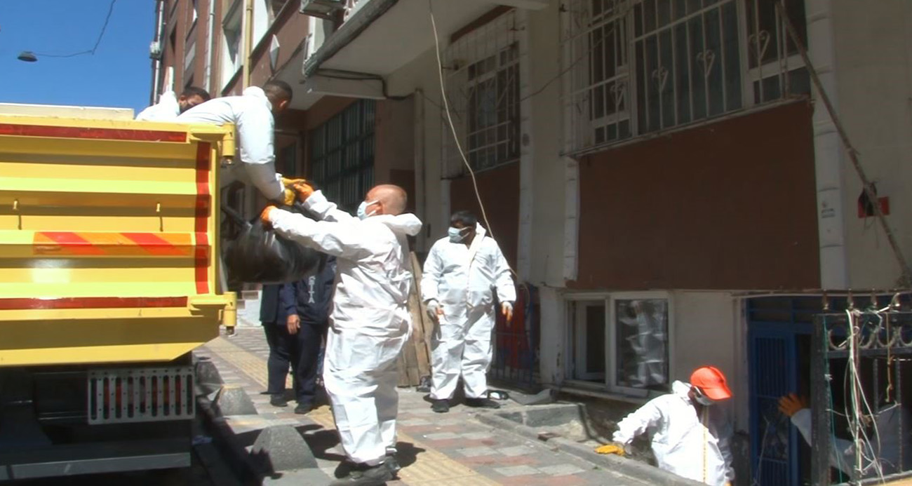 Esenler’de Bir Evden 4 Ton Çöp Çıkarıldı