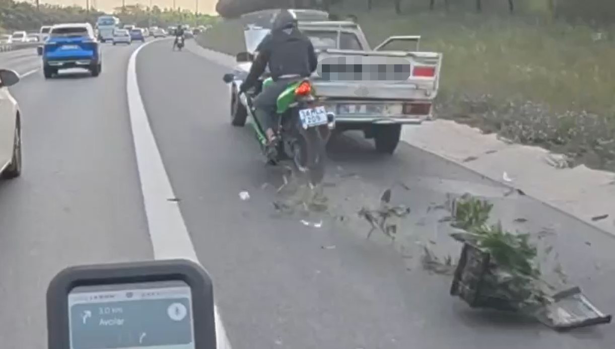 Esenyurt’ta Trafik Kazası: Kamyonete Çarpan Motosiklet Sürücüsü Ağır Yaralandı