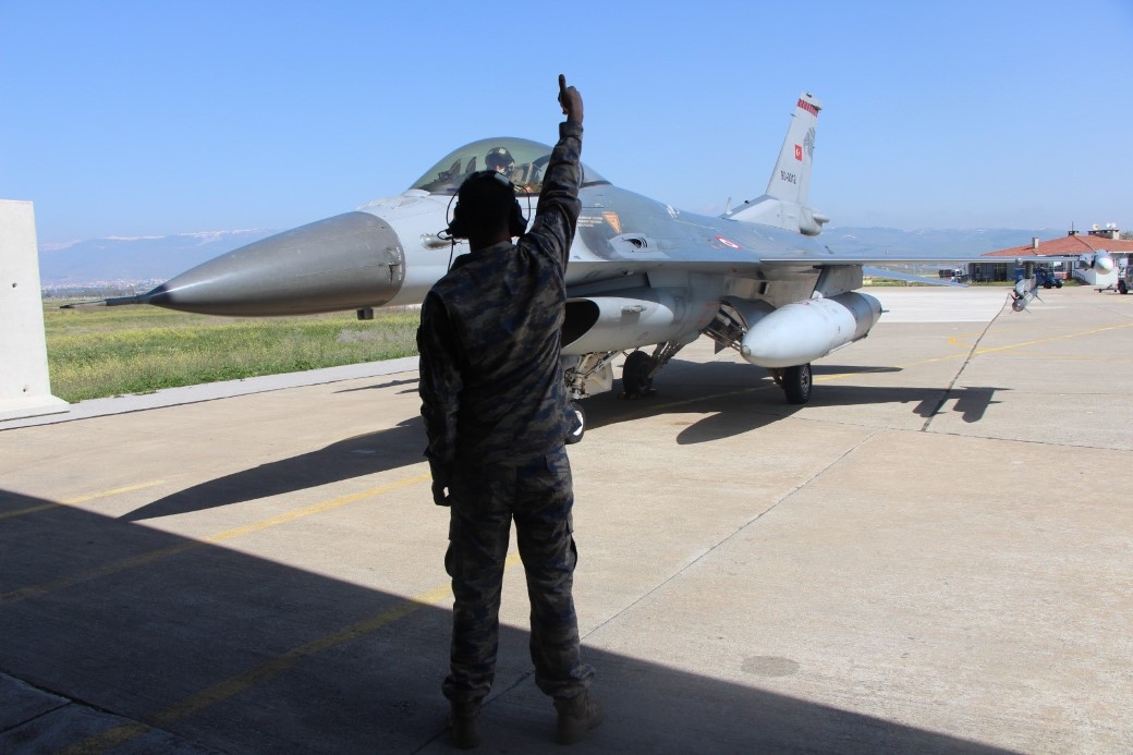F-16 Savaş Uçakları Göreve Sadece 15 Dakikada Hazır
