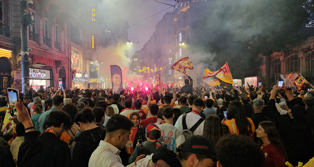 Galatasaray’ın 25. Şampiyonluğu Taksim’i Sarstı!