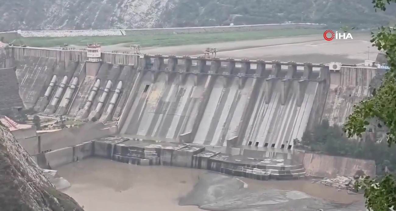 Hindistan, Chenab Nehri Su Akışını Keserek Tansiyonu Artırıyor