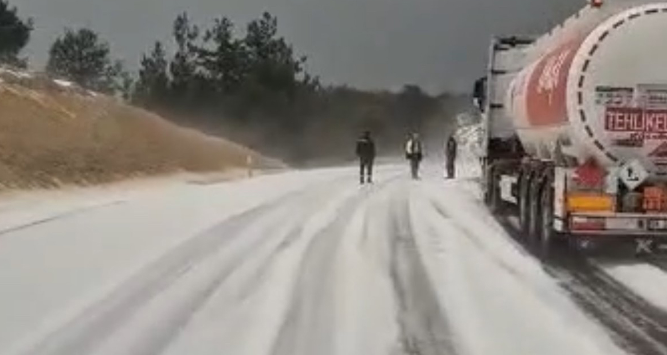 Mersin Çamlıyayla’da Dolu Yağışı Ulaşımı Felç Etti!