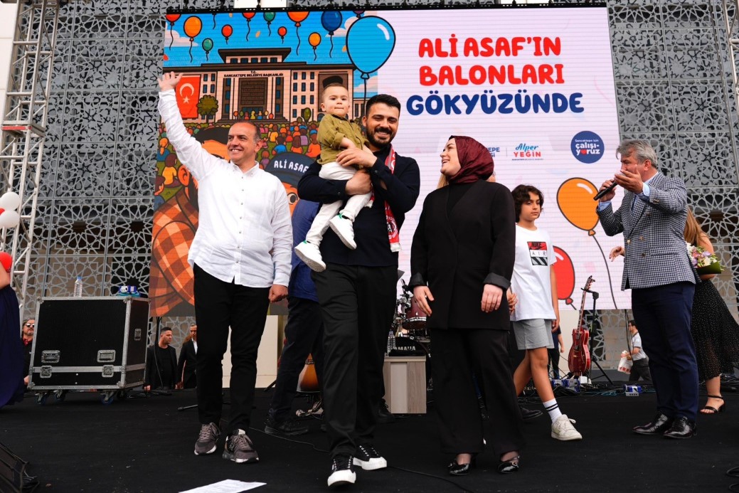 Minik Ali Asaf İçin Gökyüzü Renklendi: Binlerce Balon Uçuştu