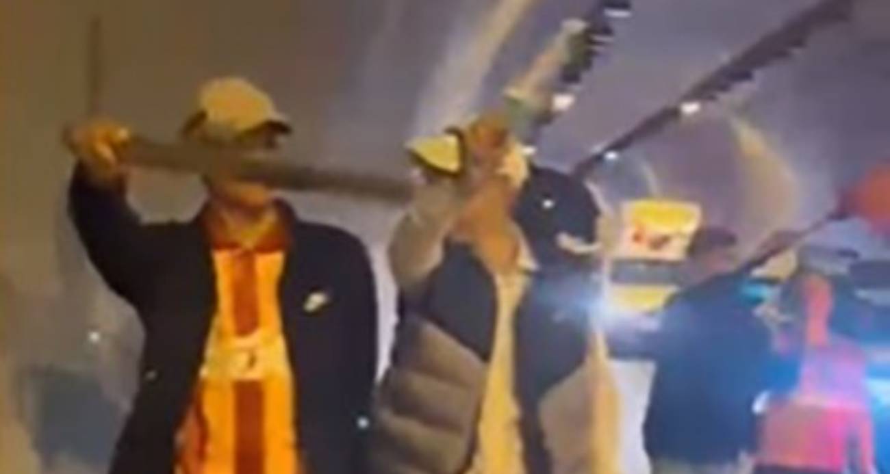 Şampiyonluk Kutlamalarında Döner Bıçaklarıyla Yürüyen İki Genç Gözaltında