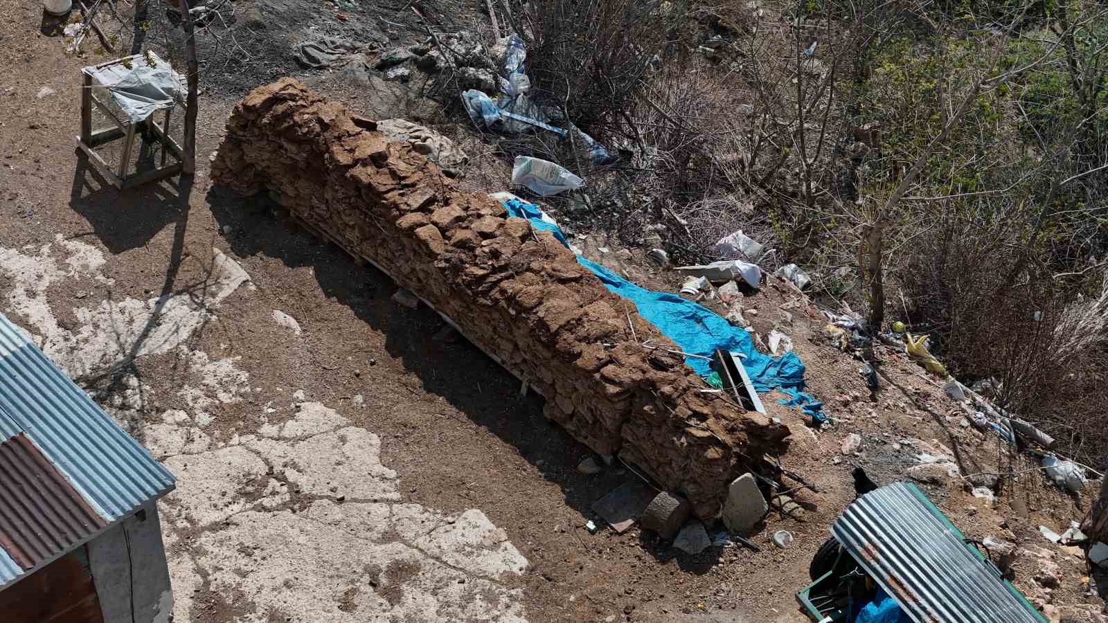 Sivas Köylerinde Tezek Kesimi Başladı: Kışa Hazırlık ve Sıfır Maliyet Yakıt