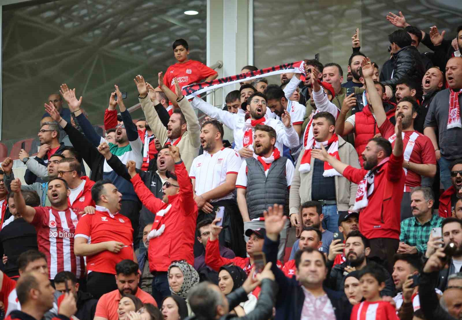 Sivasspor Taraftarları, Bodrum FK Karşılaşmasına Akın Etti
