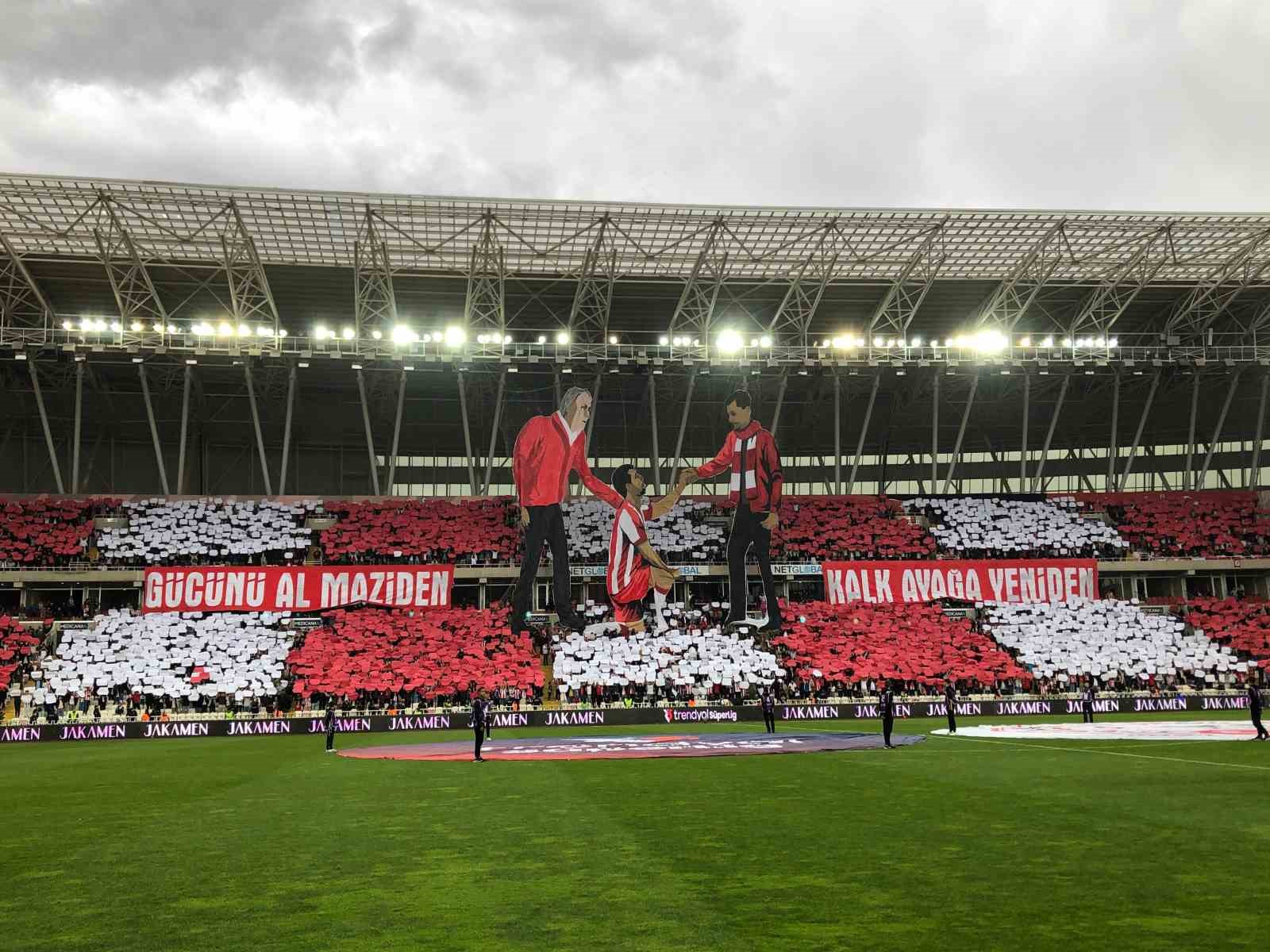 Sivasspor Taraftarlarından Göz Kamaştıran Koreografi