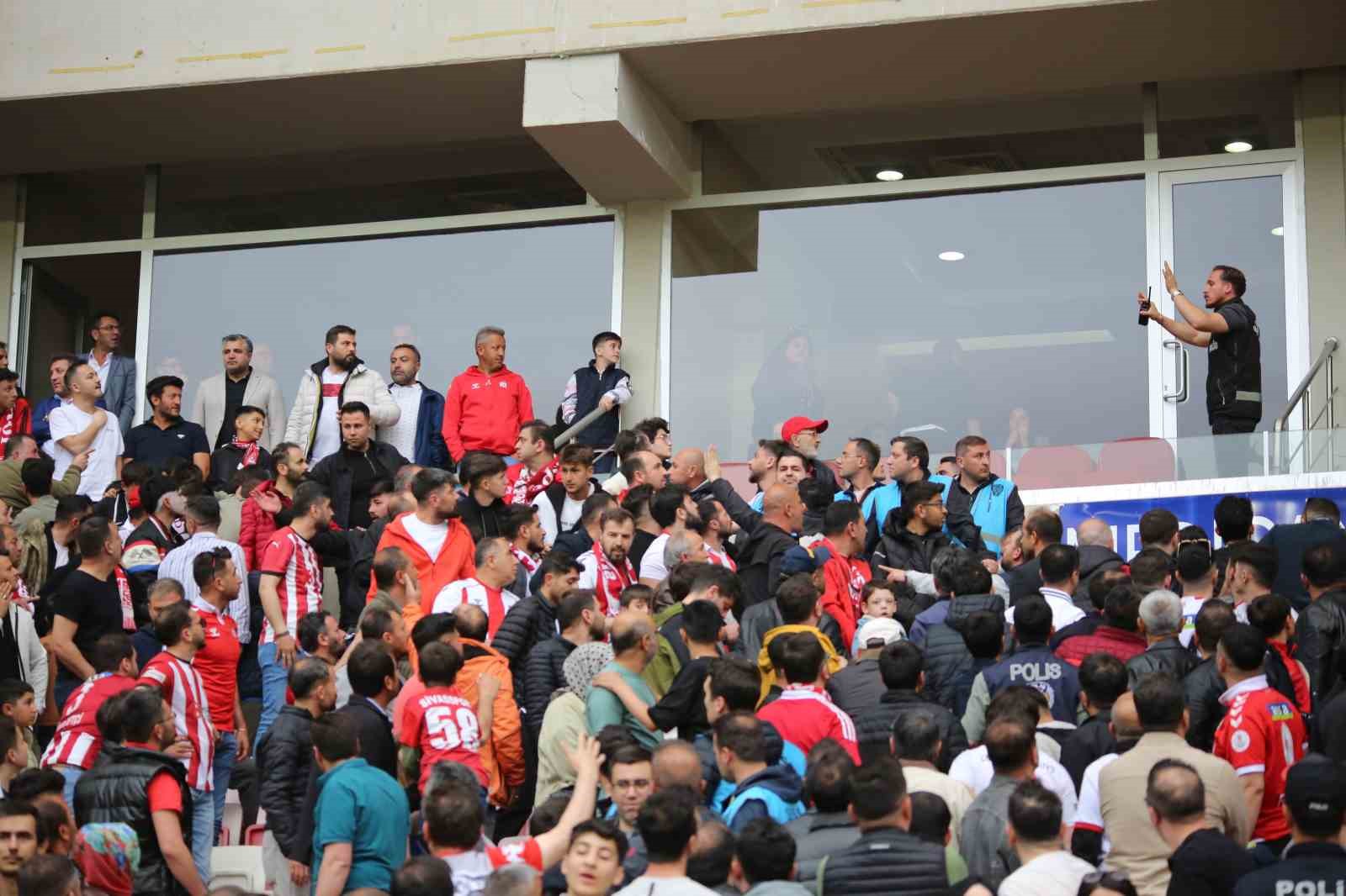 Sivasspor Taraftarlarından Yönetim İstifa Çağrısı