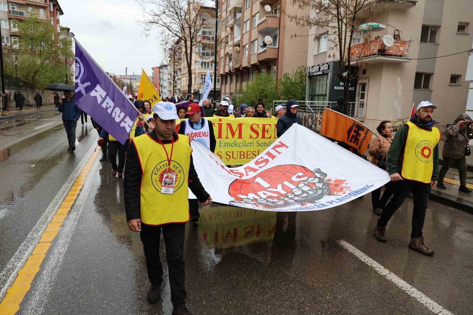 Sivas’ta 1 Mayıs Etkinliklerinde Gergin Anlar