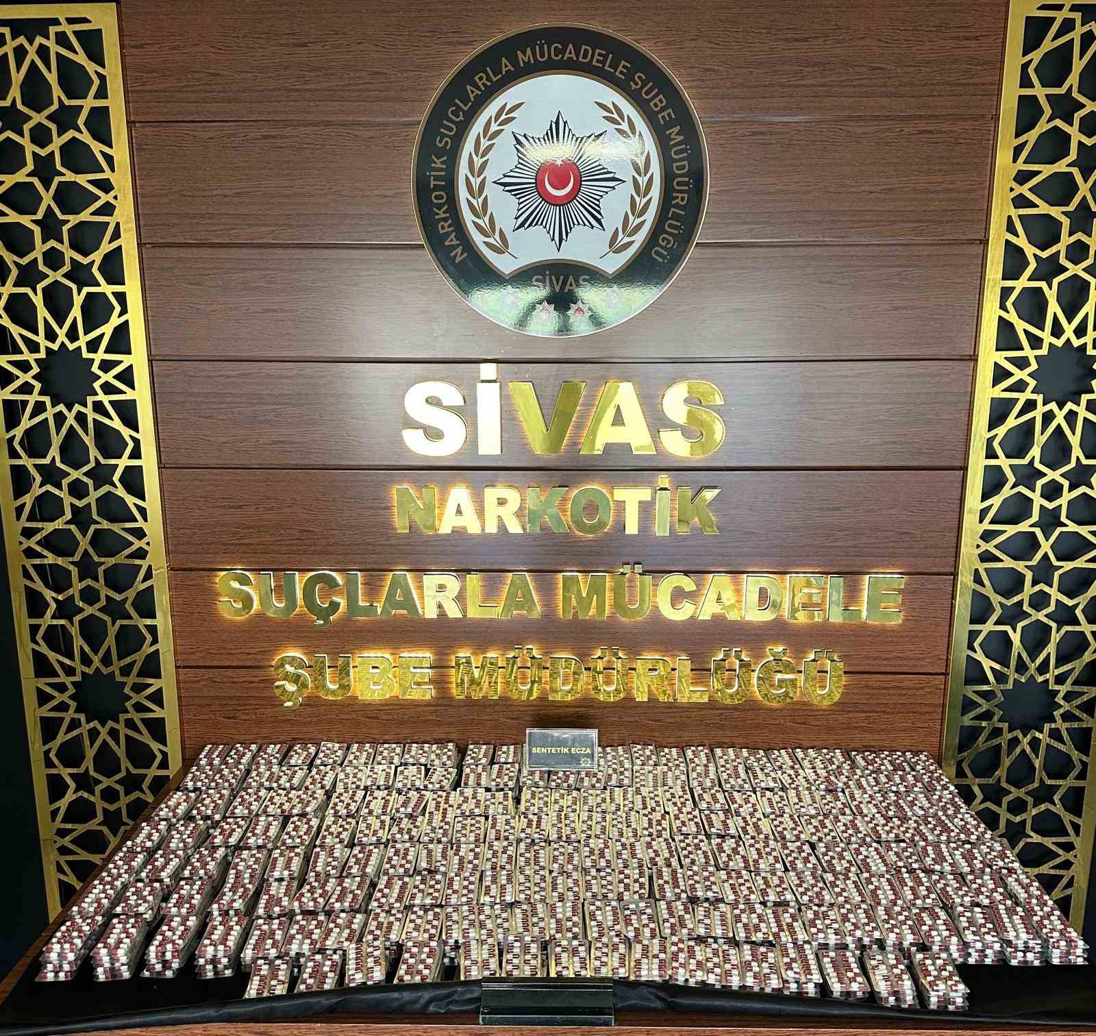 Sivas’ta Büyük Uyuşturucu Operasyonu: 13 Bin 821 Sentetik Hap Ele Geçirildi, 3 Kişi Tutuklandı