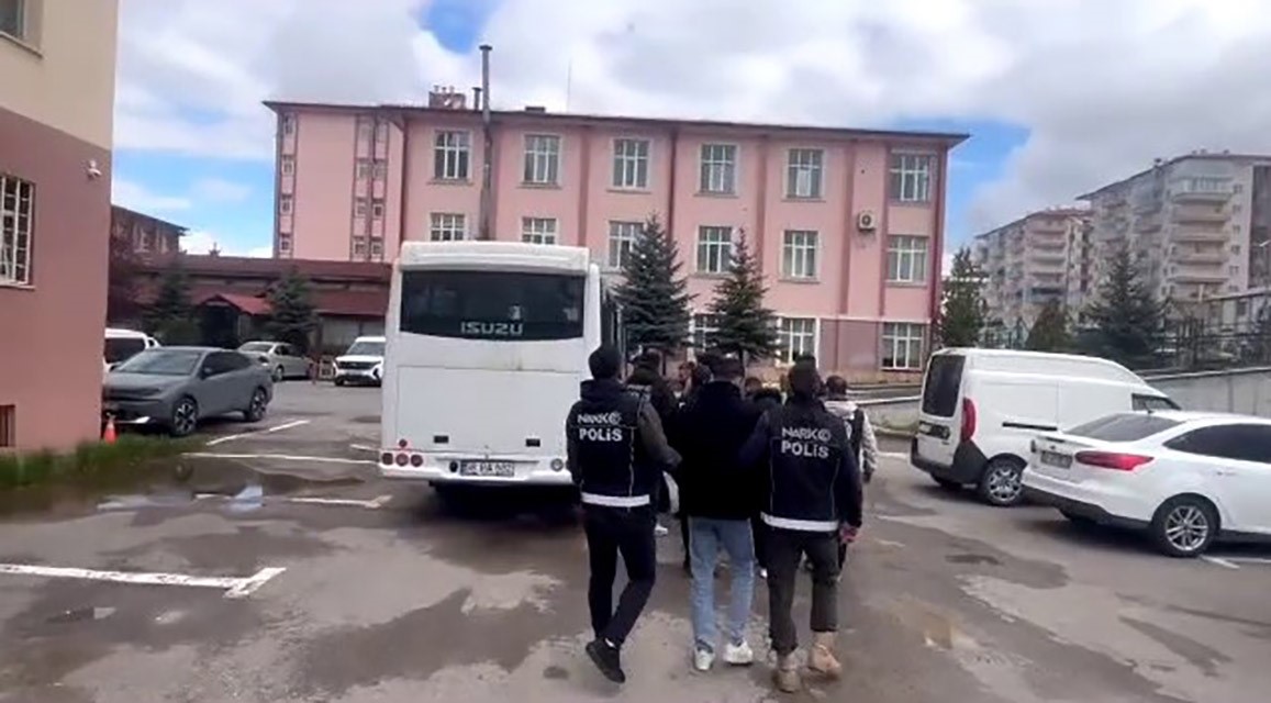 Sivas’ta Büyük Uyuşturucu Operasyonu: 8 Kişi Tutuklandı