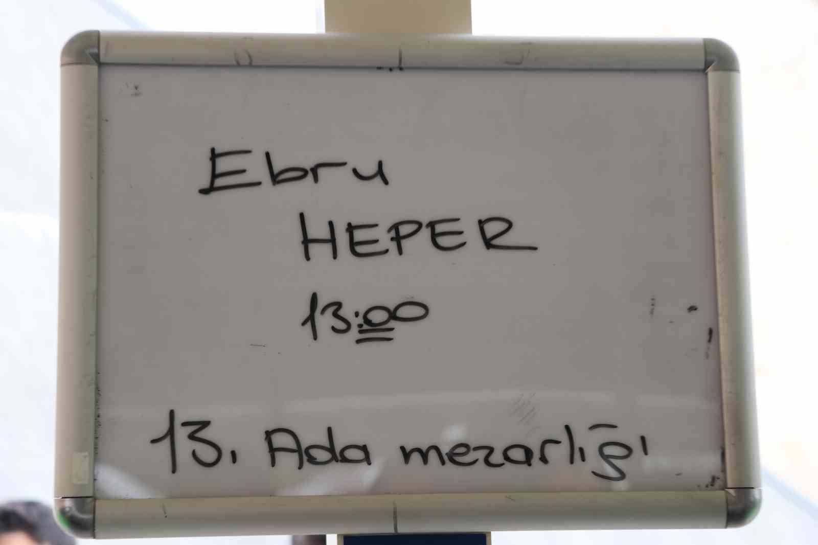 Sivas’ta Gözyaşları İçinde Son Veda: Ebru Heper Toprağa Verildi