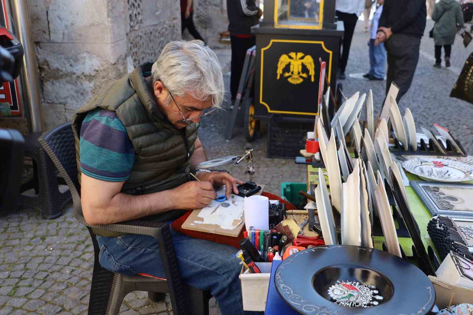 Sivas’ta Pirinç Tanelerine İşlenen Tarihi Sanat