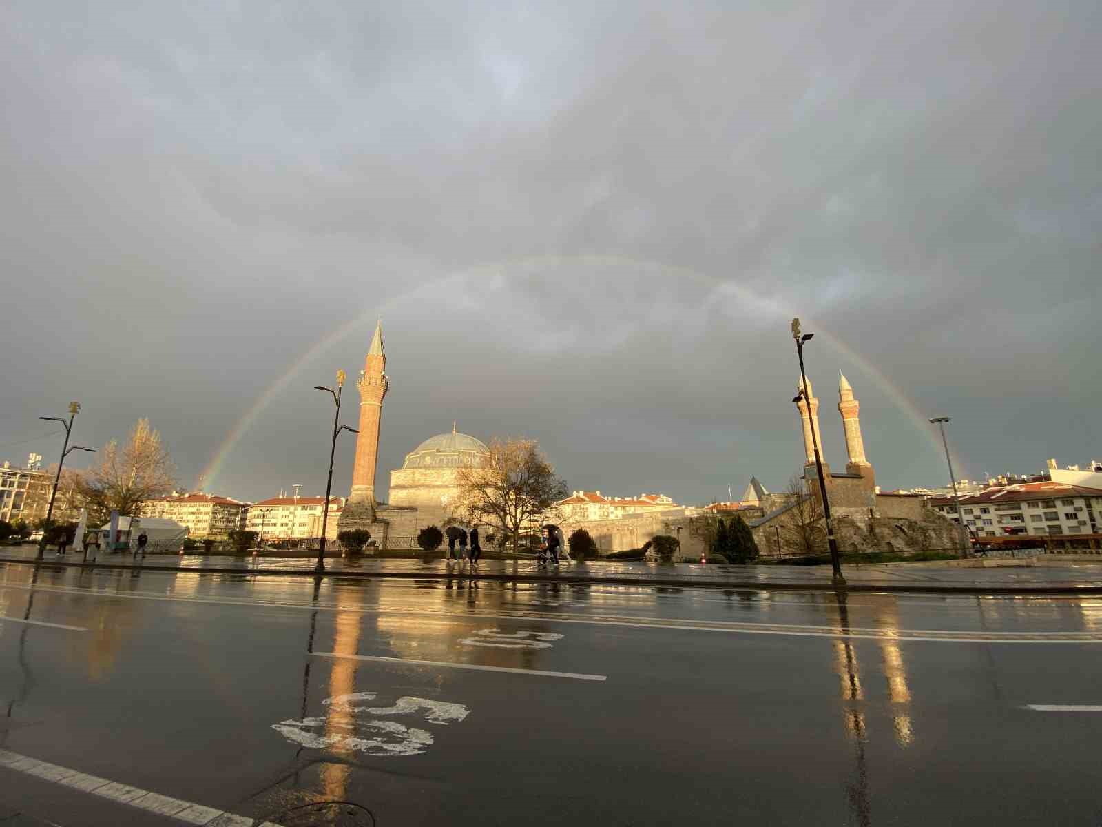Sivas’ta Renklerin Dansı: Gökkuşağı Mucizesi