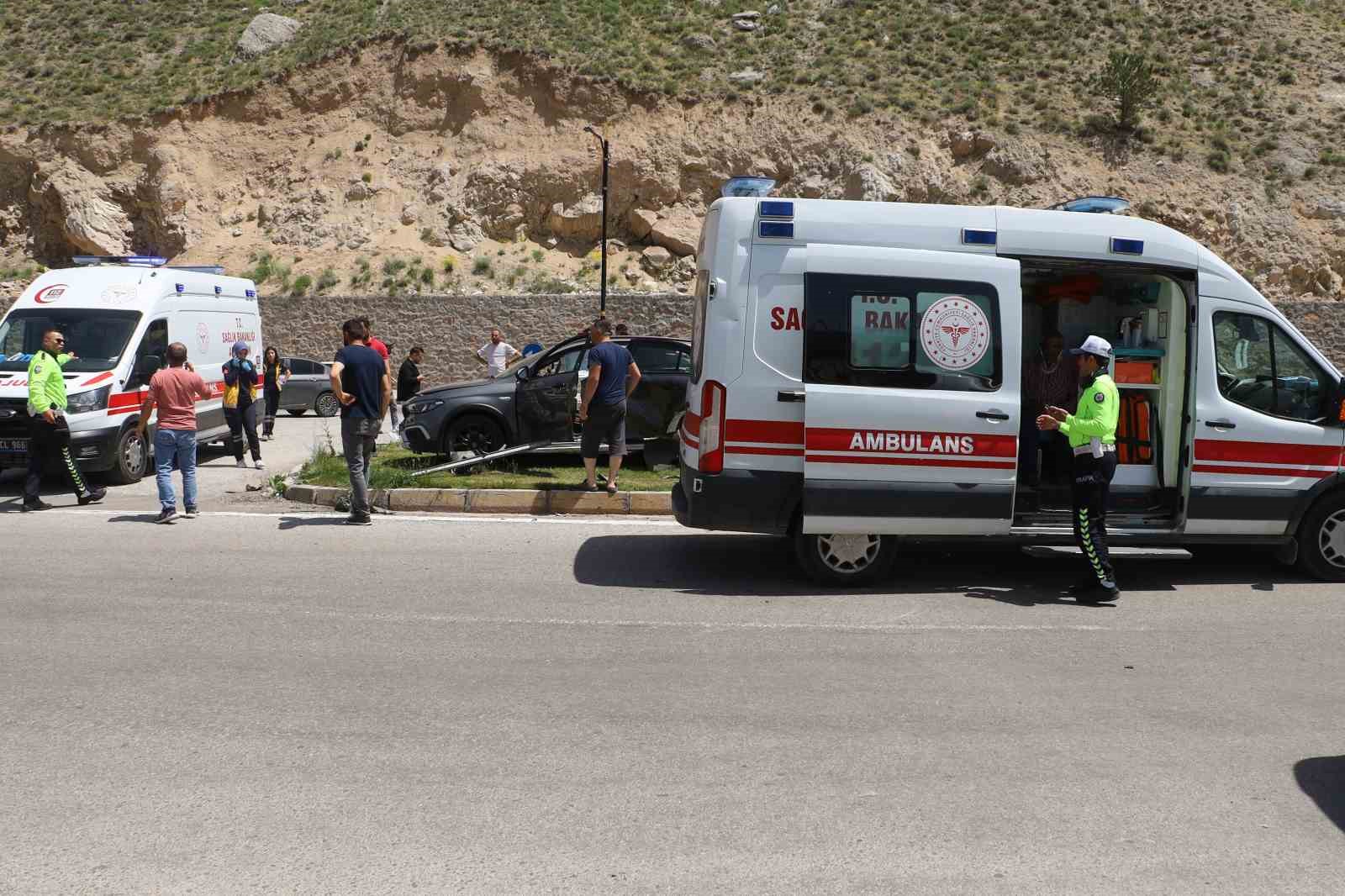 Sivas’ta Trafik Kazası: 3 Çocuk Dahil 6 Yaralı