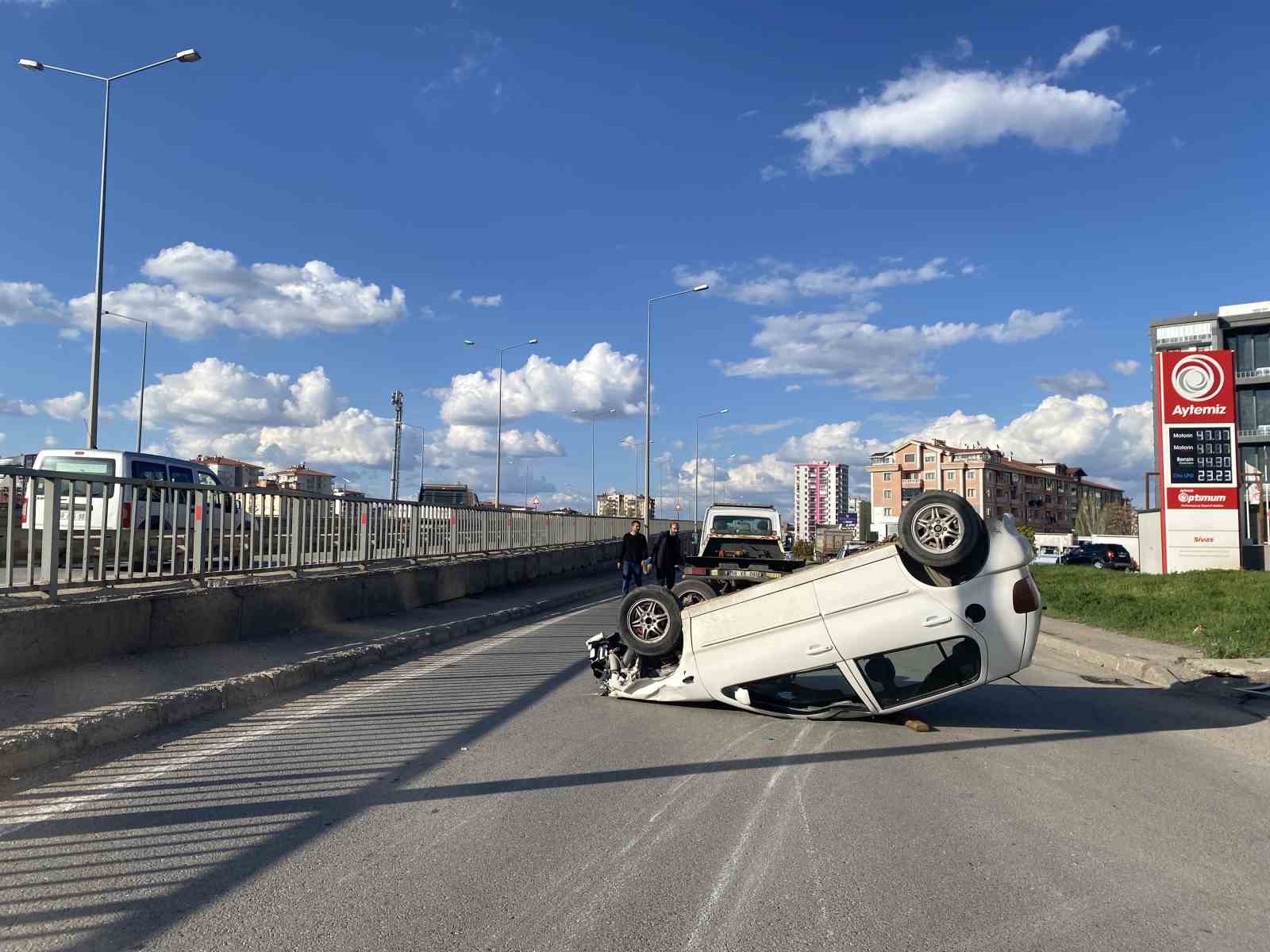 Sivas’ta Trafik Kazası: 3 Yaralı