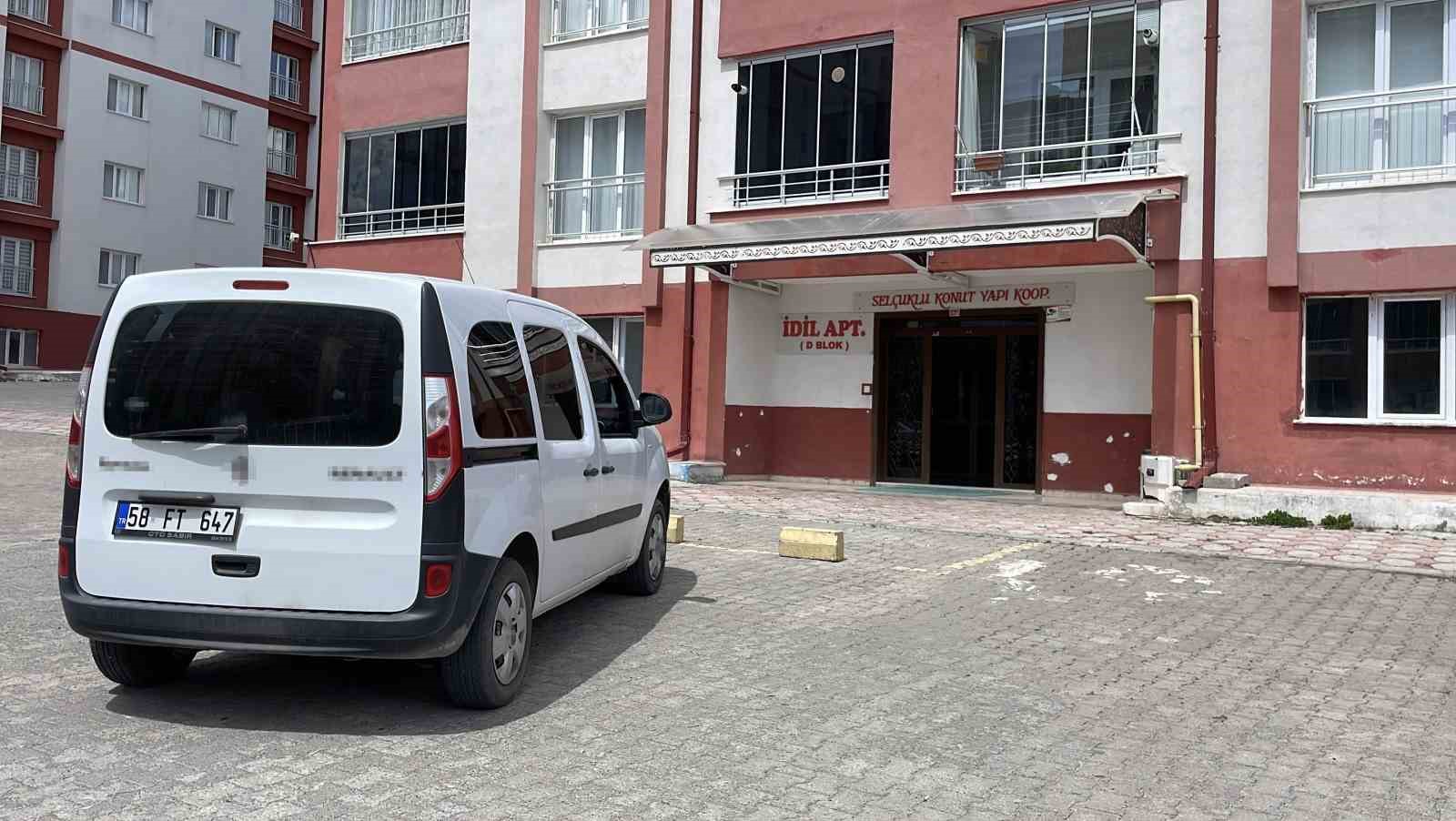 Sivas’ta Trajik Aile Dramı: Kayıp Baba ve Evde Öldürülen İki Kardeş