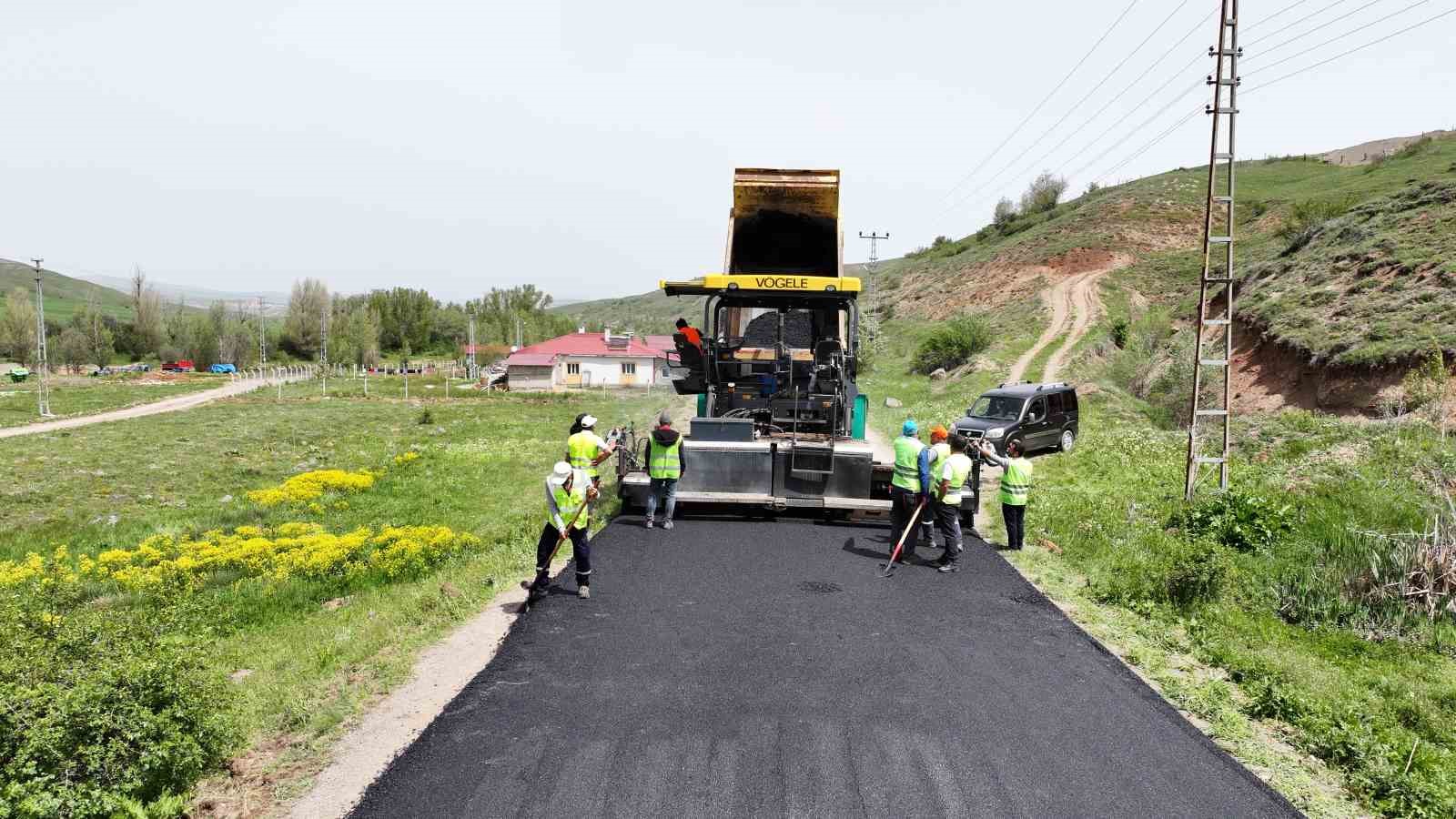 Sivas’taki Köy Yolları Yenileniyor: 32 Kilometrelik Asfalt Projesi