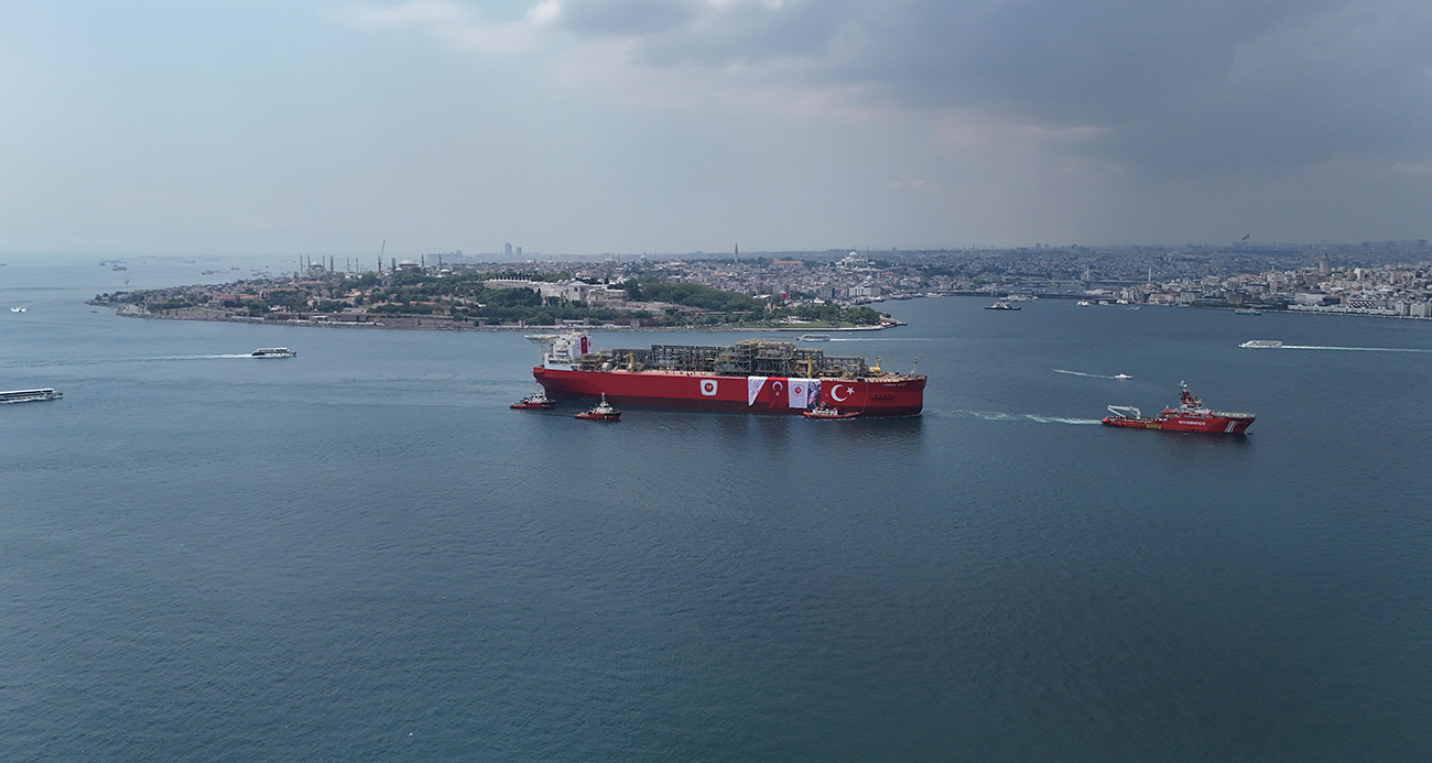 Türkiye’nin Enerji Devi ‘Osman Gazi’ İstanbul Boğazı’ndan Geçti