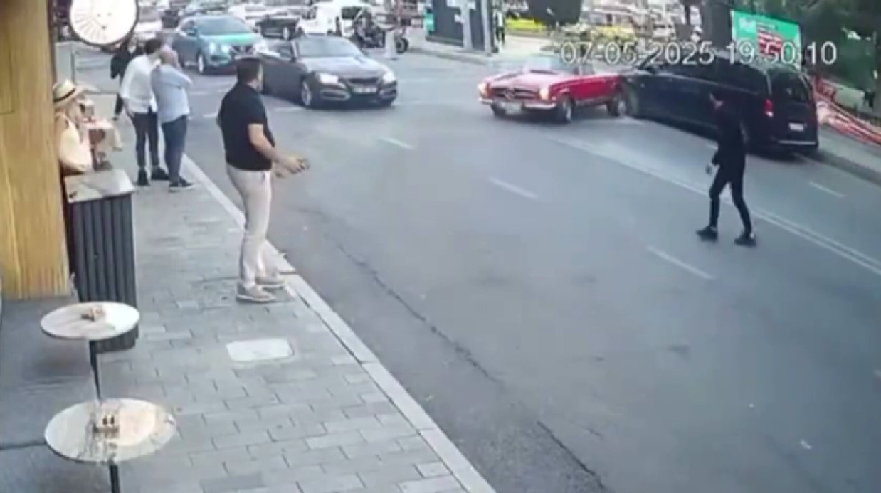 Vale, Lüks Klasik Otomobille Kaza Yaptı