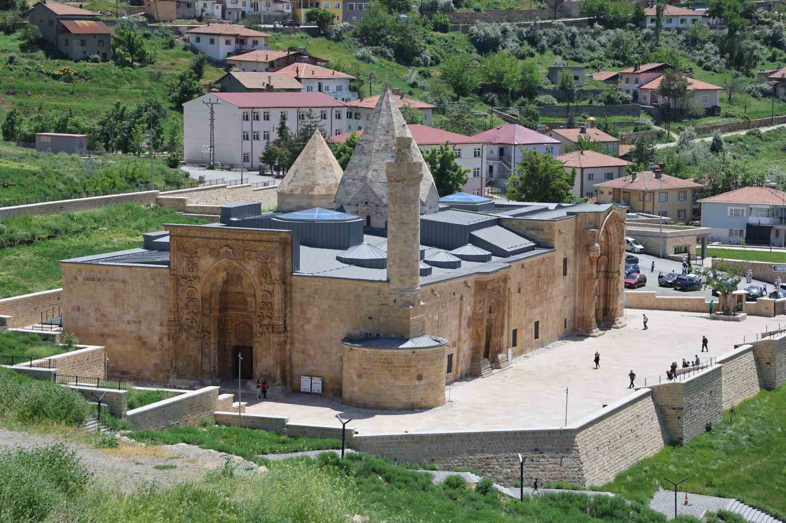 800 Yıllık Divriği Ulucami ve Şifahanesi Tarihe Işık Tutuyor
