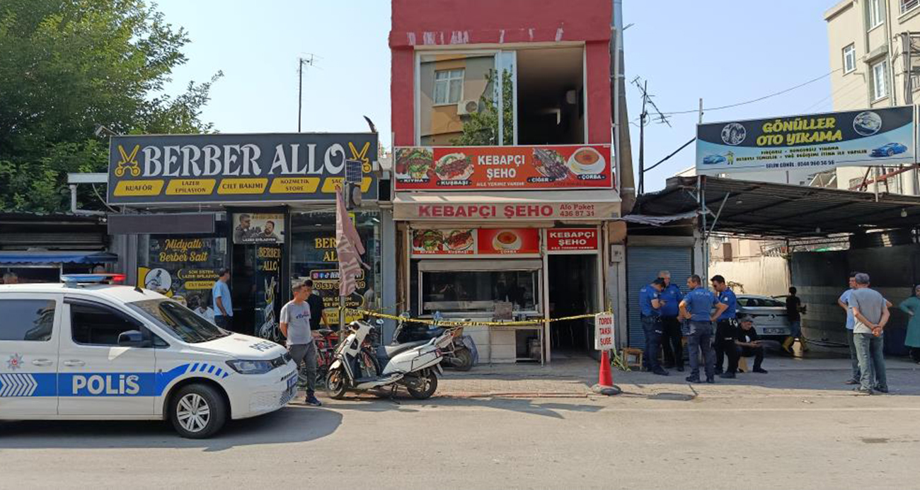 Adana’da Dehşet: Genç Adam Annesini Kebapçı Dükkanında Öldürdü