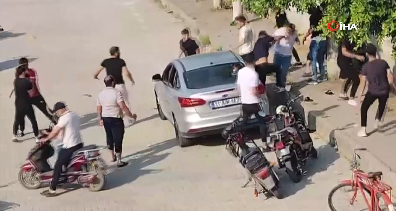 Bayram Günü Hatay’da Kavga Çıktı: Sokak Ortasında Yumruklar Havada Uçuştu