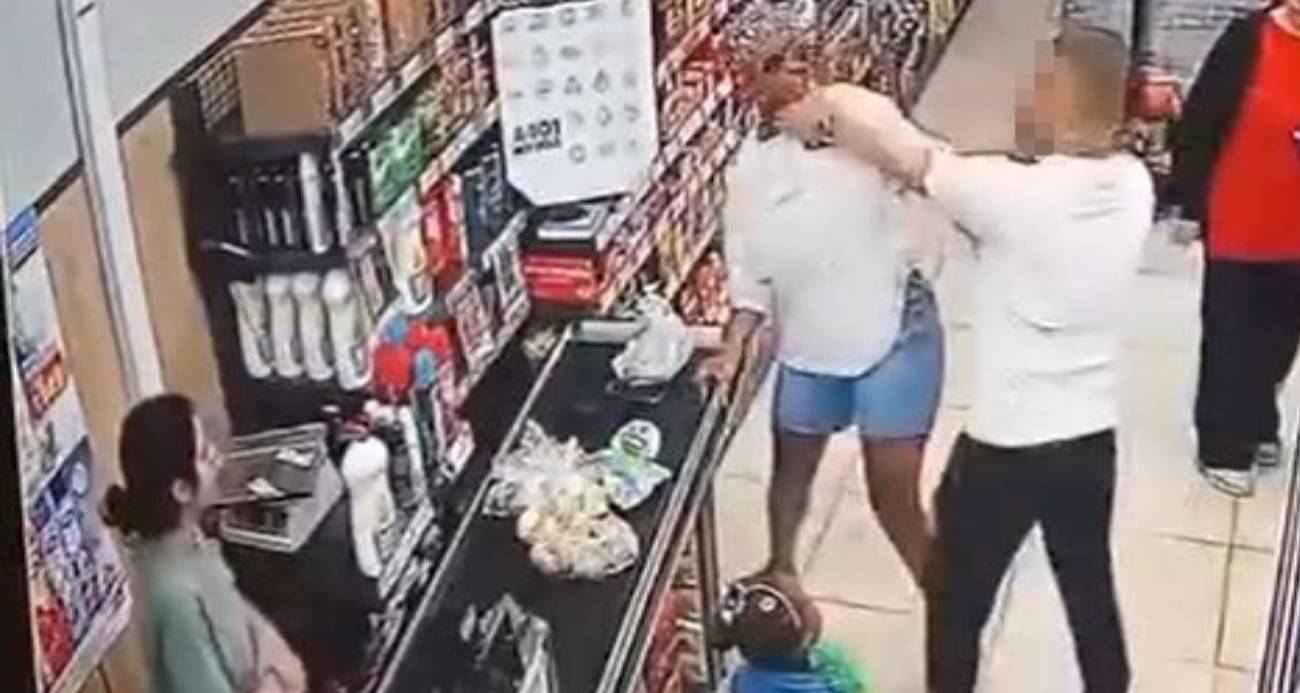 Esenyurt’ta Zincir Markette Kadına Yönelik Şiddet Olayı Kamerada