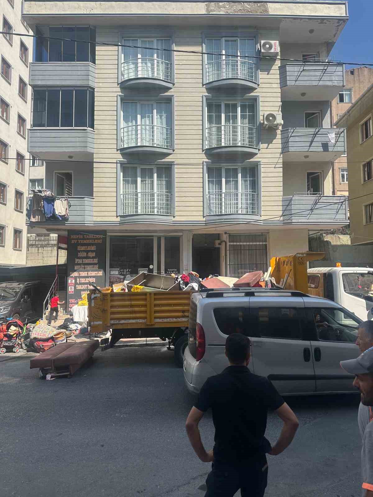 Eyüpsultan’da Çöp Ev Problemi: Apartman Sakinleri İsyan Etti
